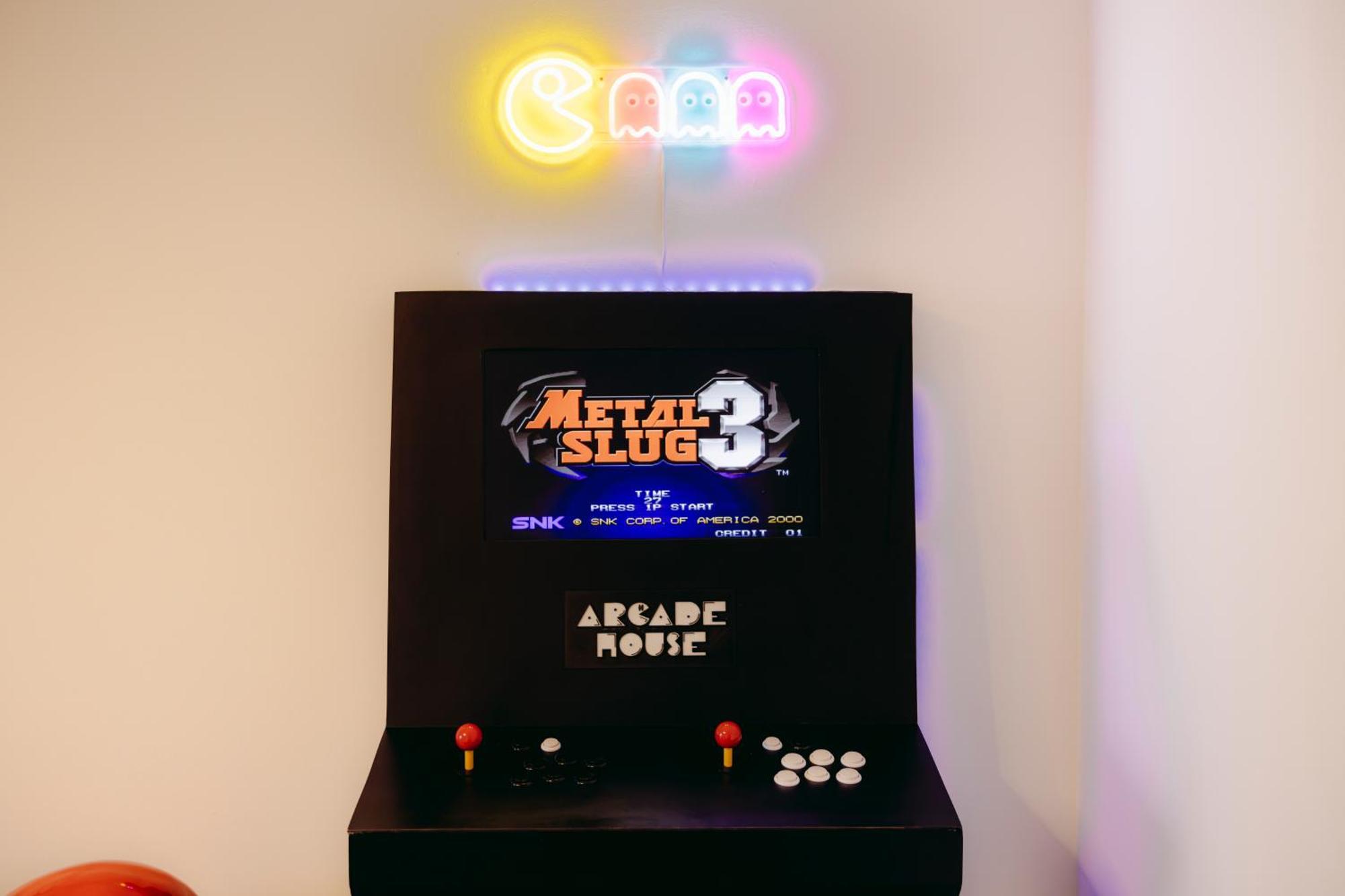 Arcade House Verona Fiera Netflix + Videogame المظهر الخارجي الصورة